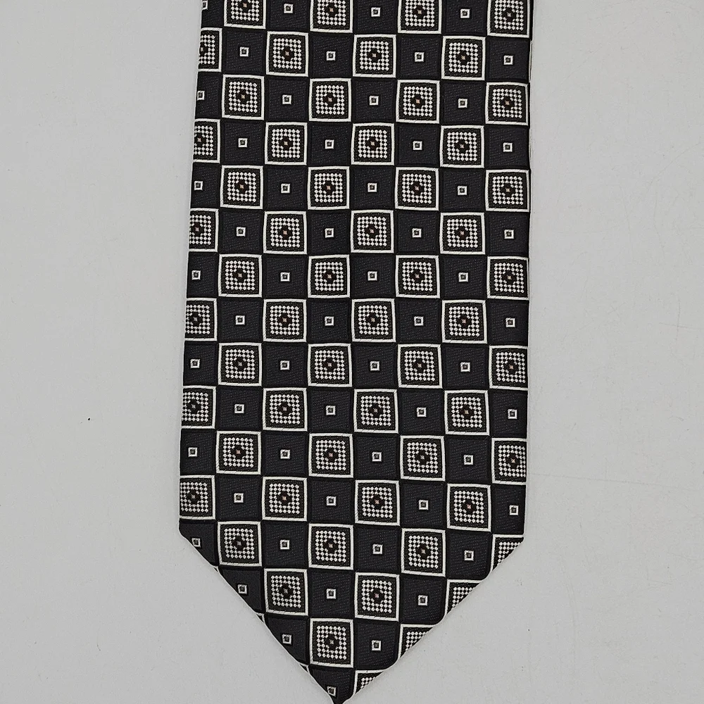 Alexander Julian colours geometric tie